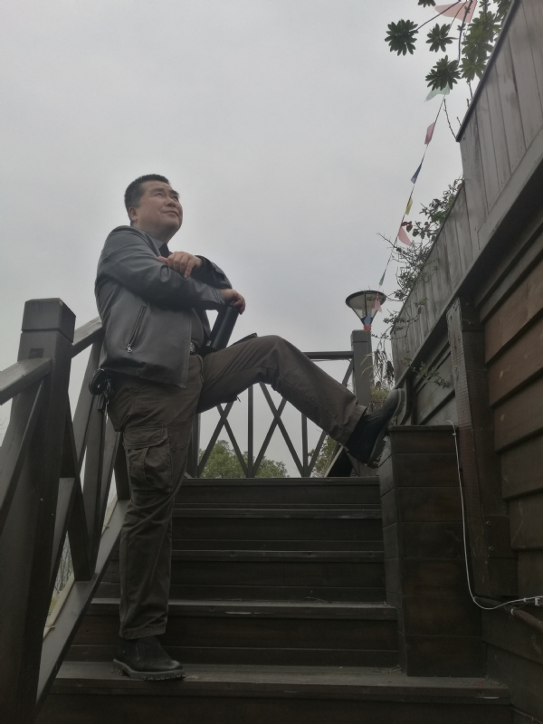 孤单背影的第一张照片--嘉兴相亲服务中心