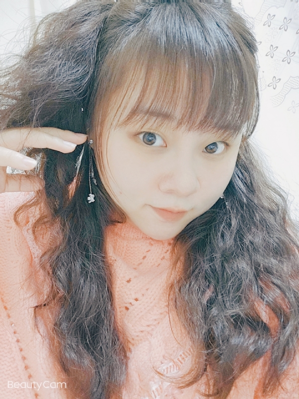 艾薇儿的第一张照片--嘉兴相亲服务中心