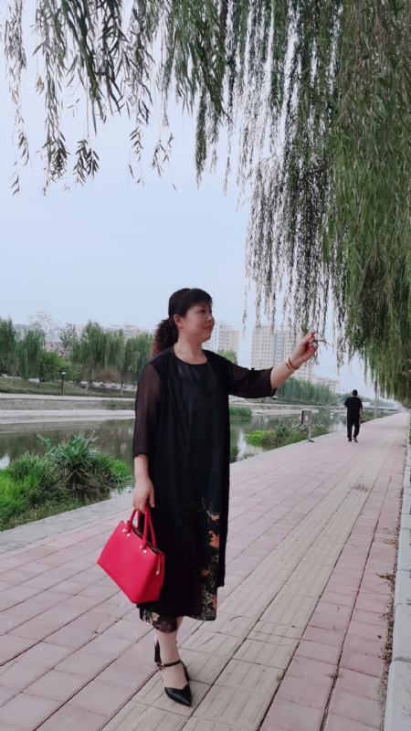 周本玲的第一张照片--嘉兴相亲服务中心