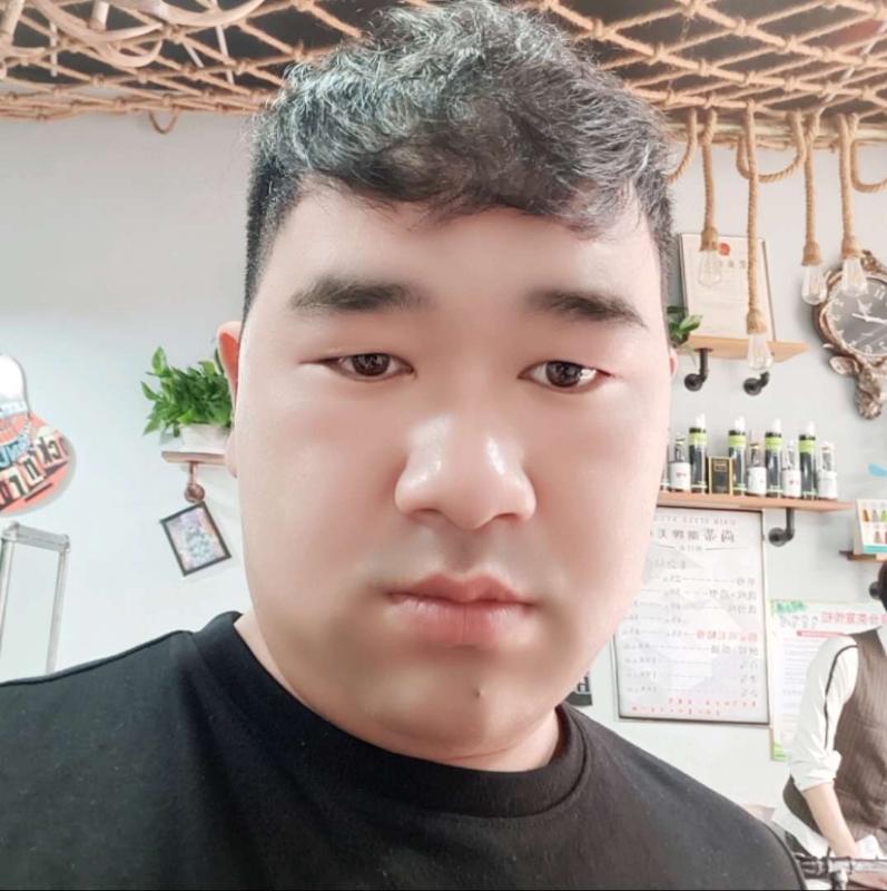 田野小伟的第一张照片--嘉兴相亲服务中心