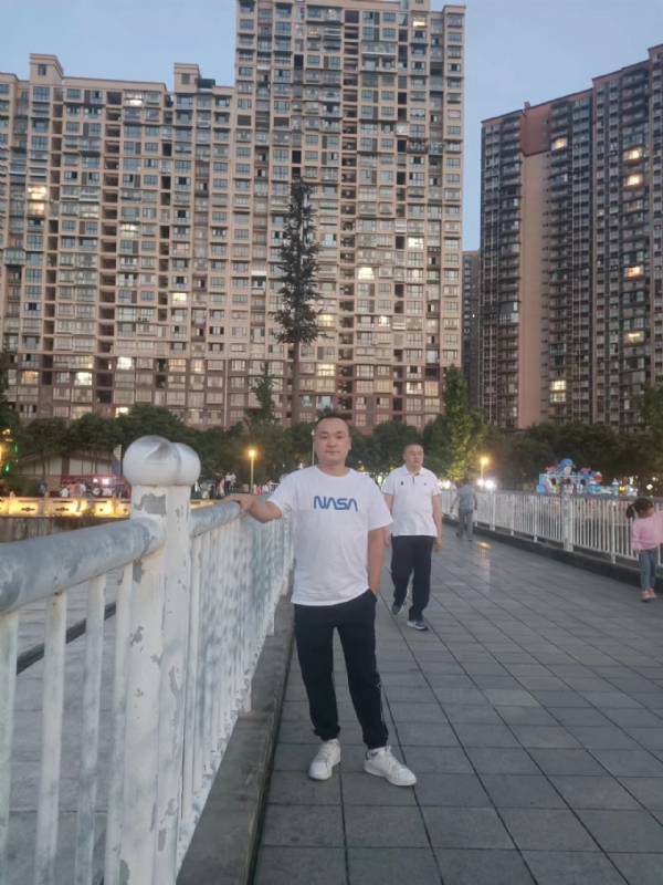 寂寞的男人的第一张照片--嘉兴相亲服务中心