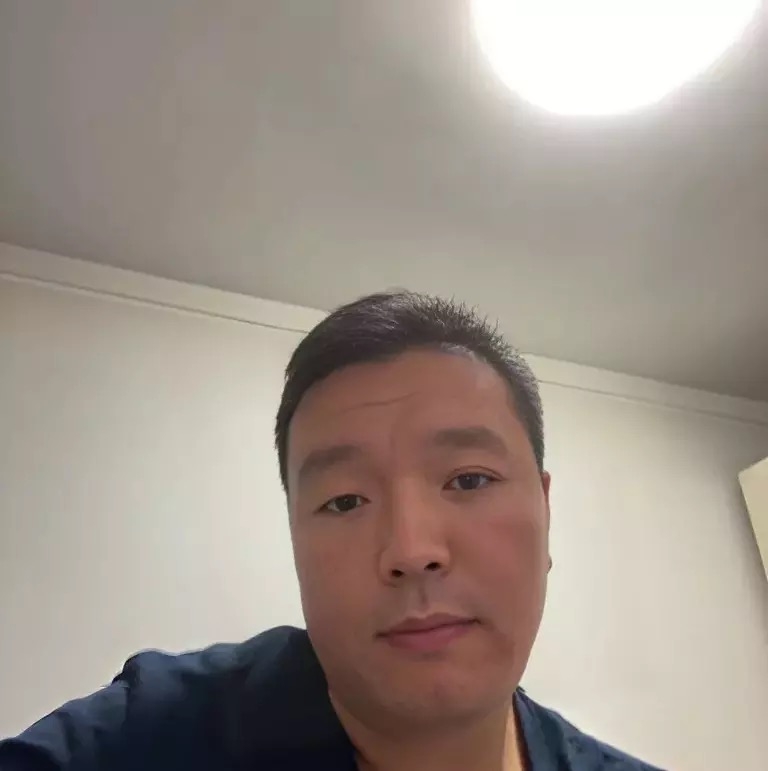 穿唐装的松鼠的第一张照片--嘉兴相亲服务中心