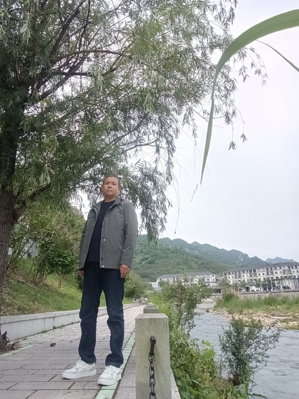 飞雪飘零的第一张照片--嘉兴相亲服务中心