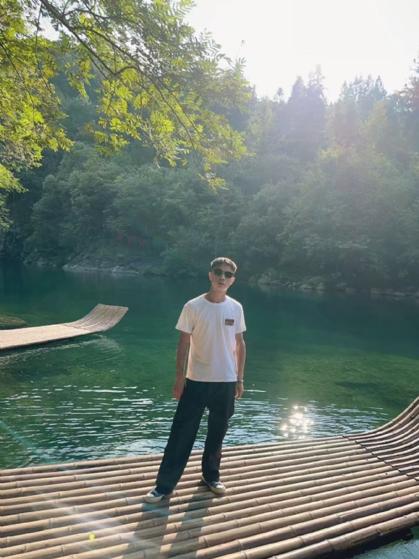 林言的第三张照片--嘉兴相亲服务中心