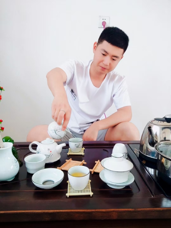 日月的第二张照片--嘉兴相亲服务中心