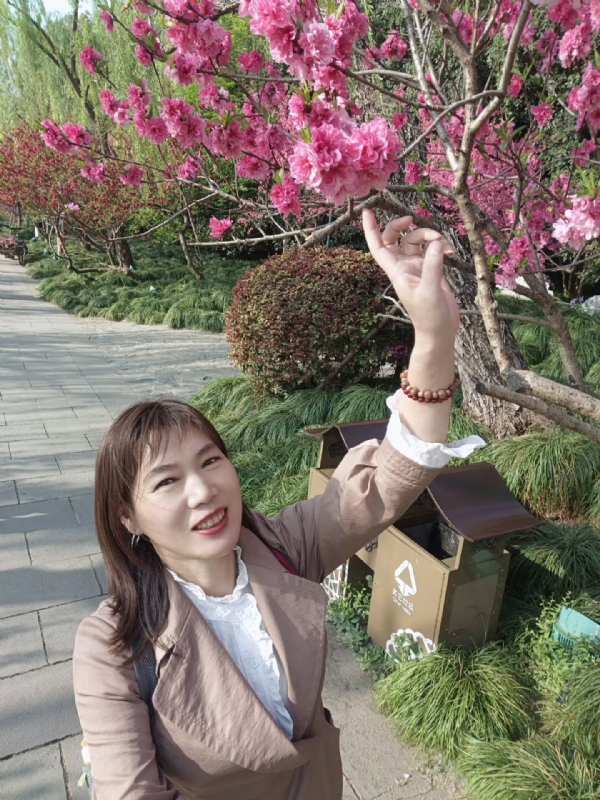 丽娜的第四张照片--嘉兴相亲服务中心